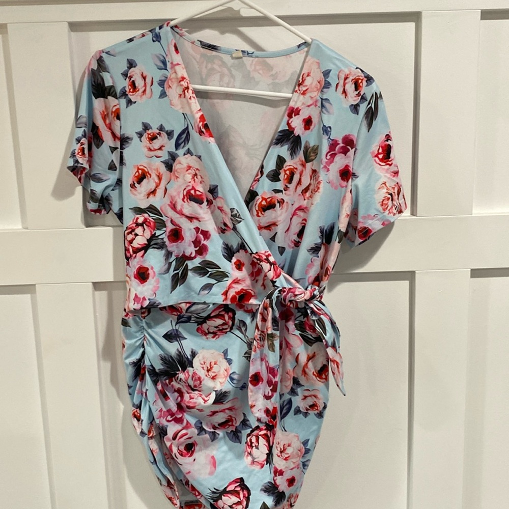 Flowered maternity or postpartum short sleeve shirt